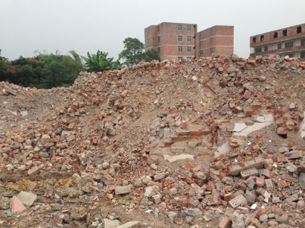 破碎磚渣用什么機械？建議使用錘式粉碎機